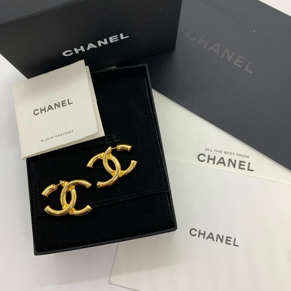 ❤️SOLD❤️ Rare & Unique Chanel Gold CC Earrings